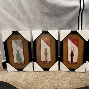 Set of 4 fashion pictures with frame. Can be sold separately.